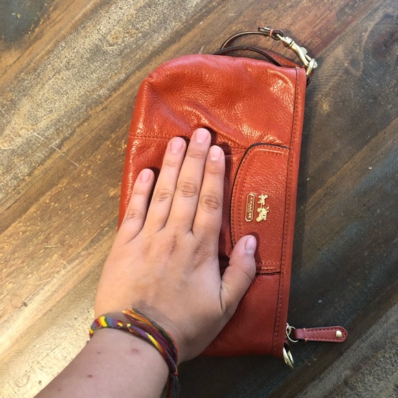 Orange leather Coach clutch - Picture 4 of 4